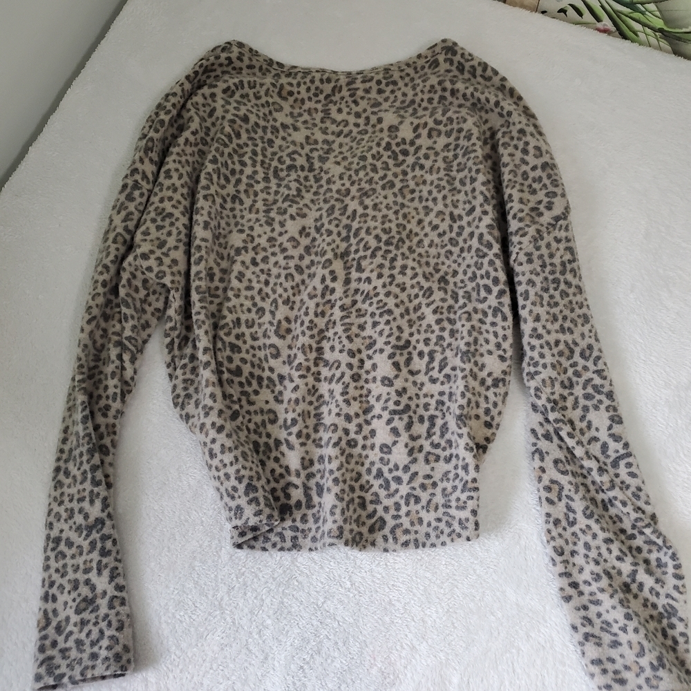 Leopard Print Super Soft Rouched Top - Picture 3 of 10